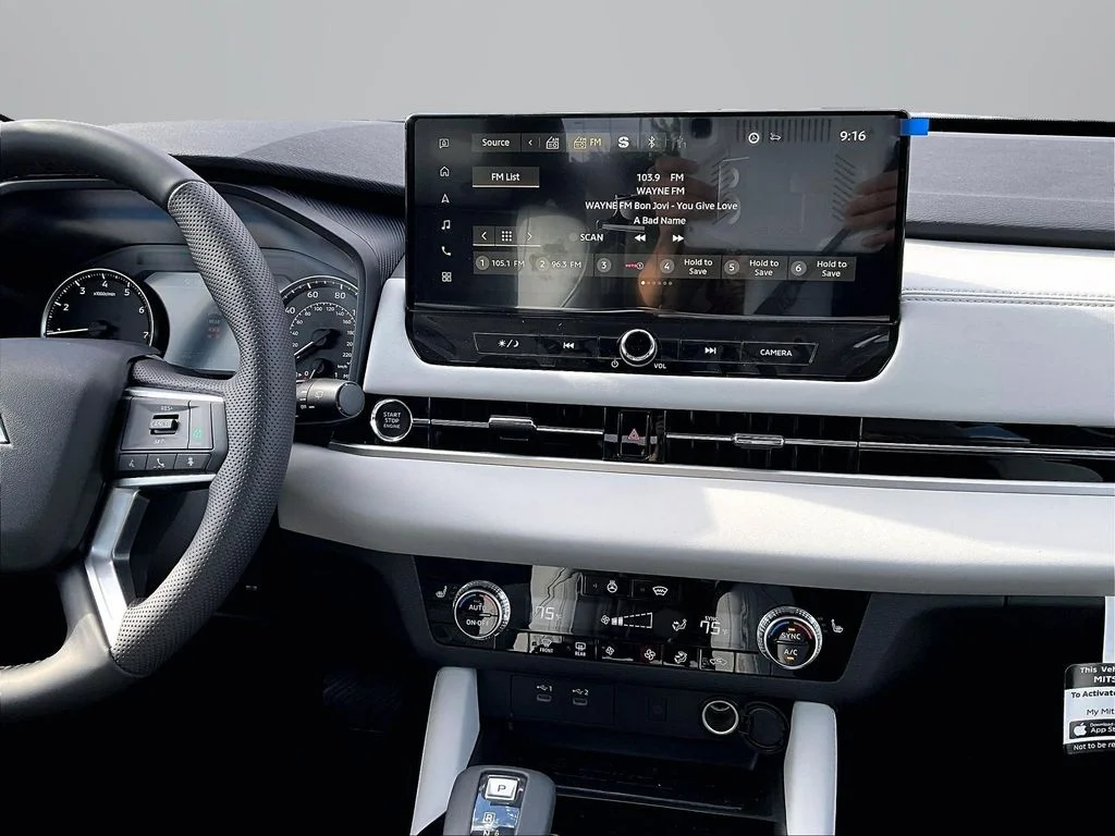 New 2026 White Mitsubishi SE image 7