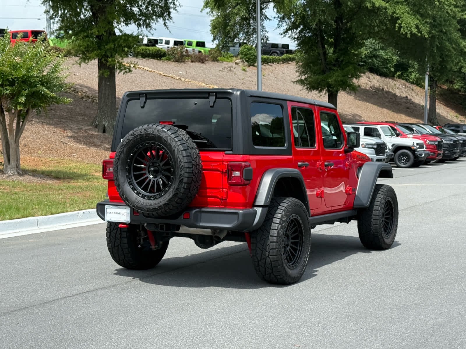 Used 2024 Firecracker Red Clearcoat Jeep Rubicon image 5