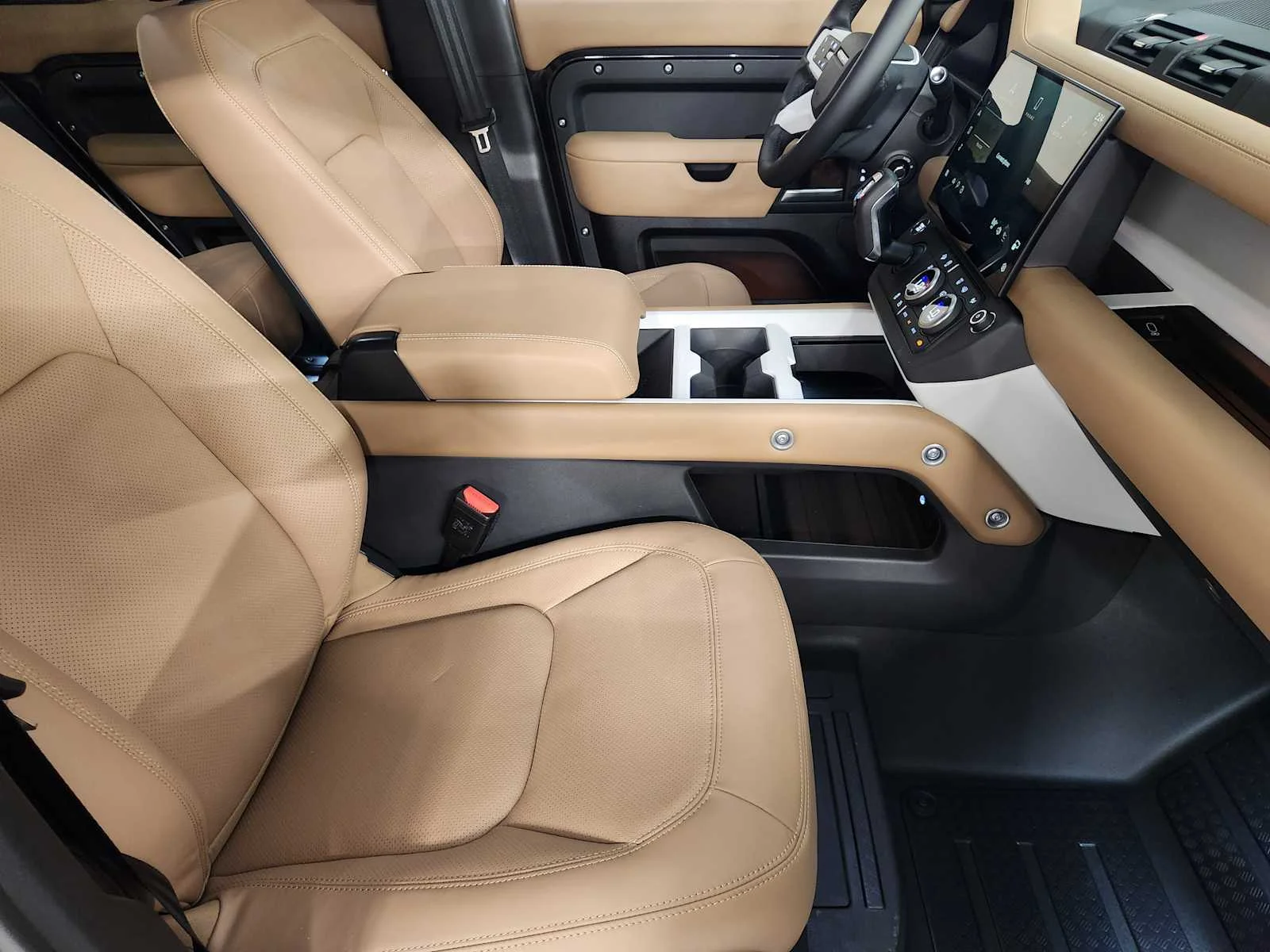New 2026 Carpathian Grey Premium Metallic Land Rover X-Dynamic SE - 130 P400 image 5