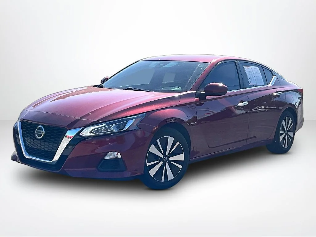 Used 2021 Red Nissan 2.5 SV image 2