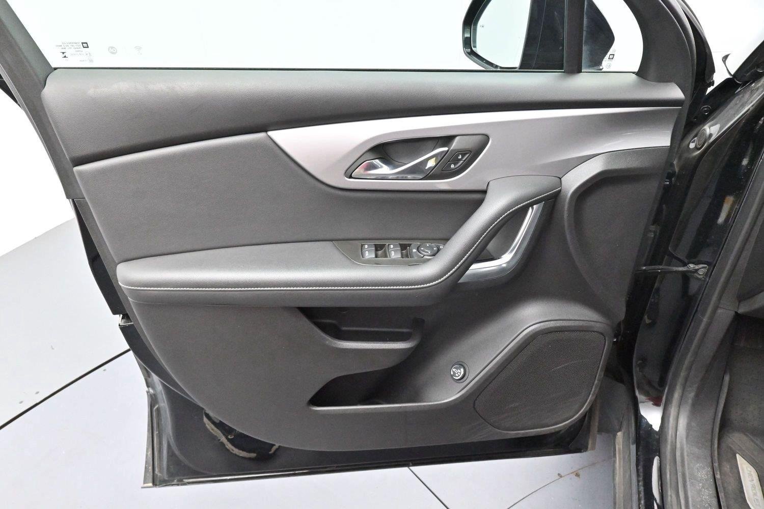 Used 2023 BLACK Chevrolet LT image 11