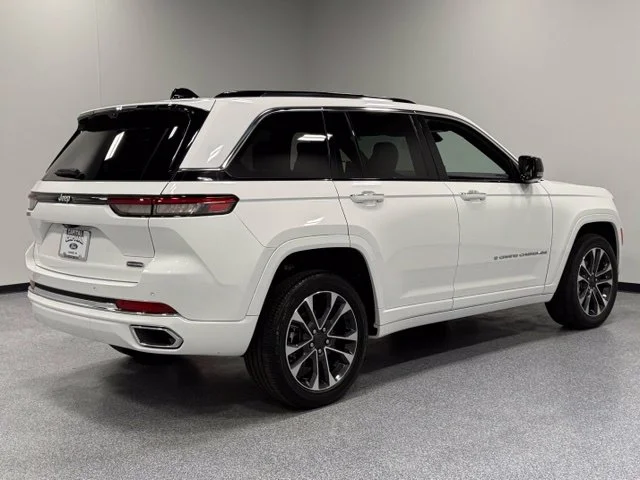 Used 2023 White Jeep Overland image 12