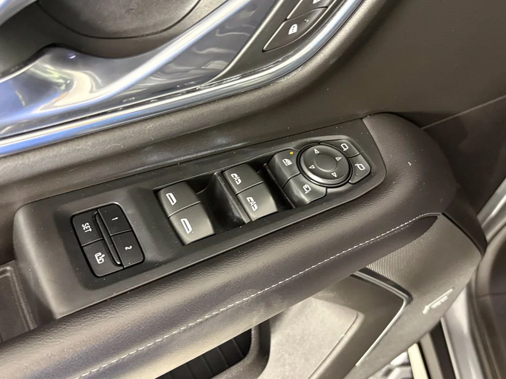 Used 2021 Gray Chevrolet Z71 image 14