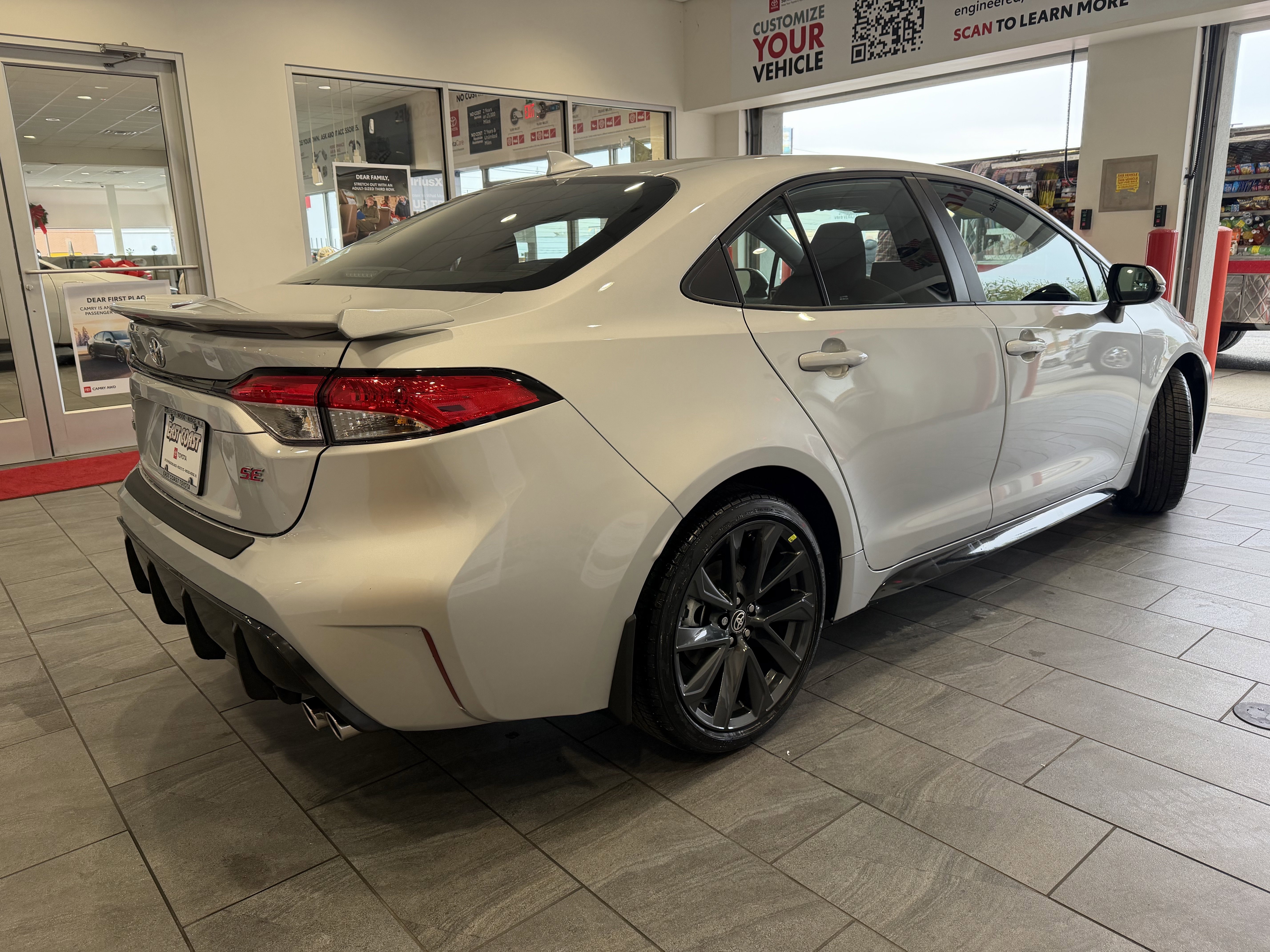 2026 Toyota Corolla SE - Photo 7