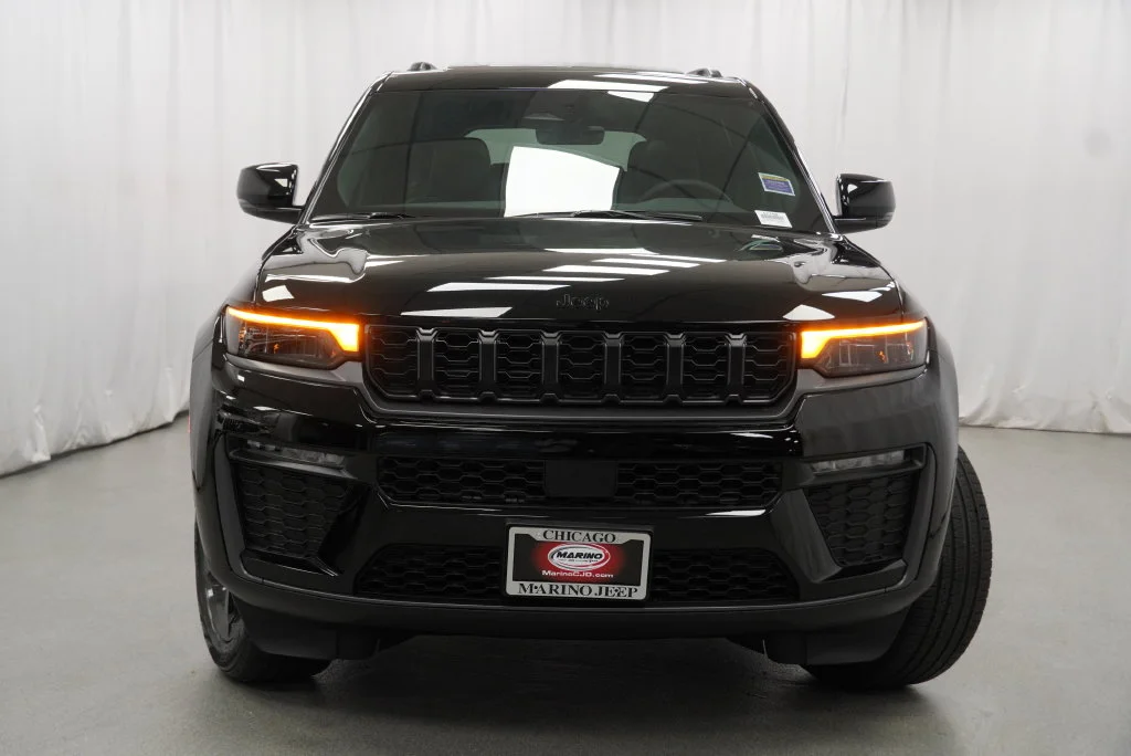 New 2027 High-Gloss Black Paint Jeep Limited image 10