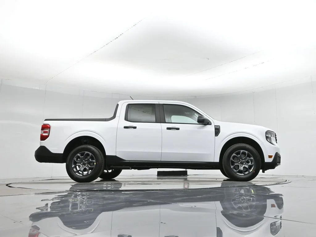 New 2026 Oxford White Ford XLT image 45
