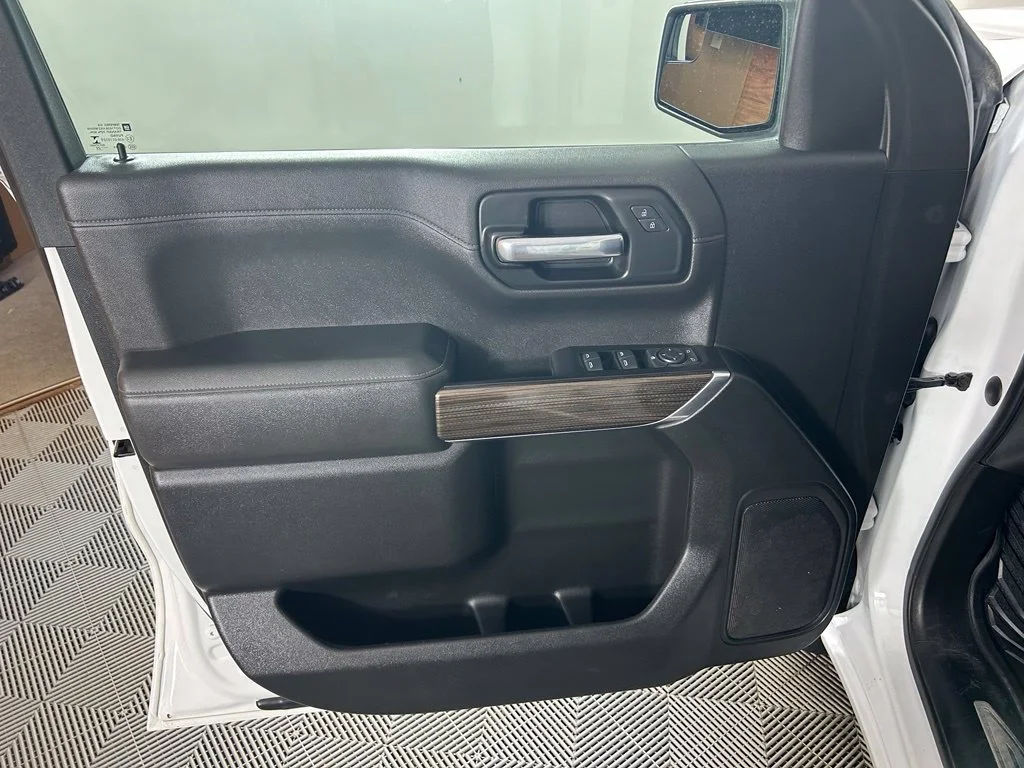 Used 2020 White Chevrolet RST image 10