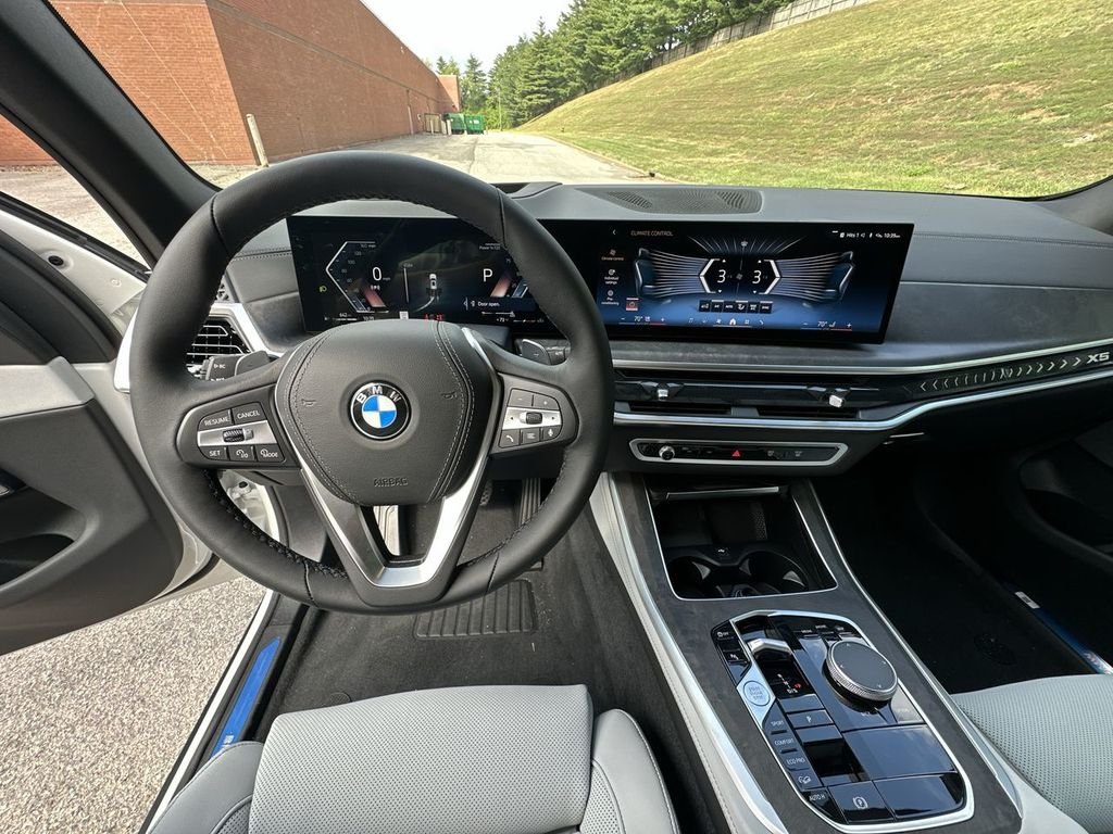 Used 2024 White BMW xDrive40i image 44