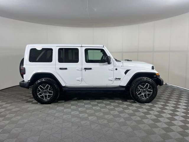 New 2026 Bright White Clear-Coat Exterior Paint Jeep Sahara image 4