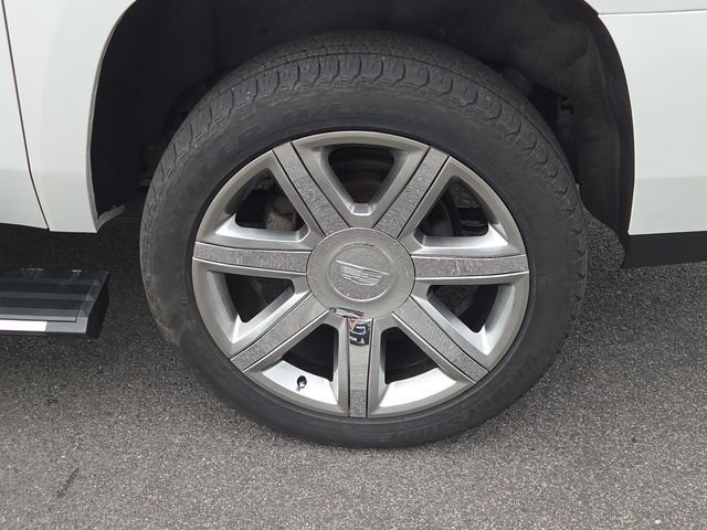 Used 2018 Crystal White Cadillac Premium image 31