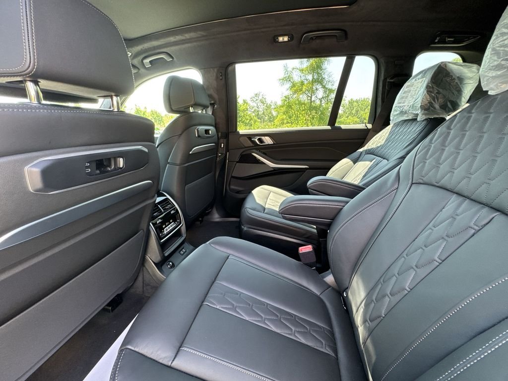 New 2027 Alpine White BMW xDrive40i image 25