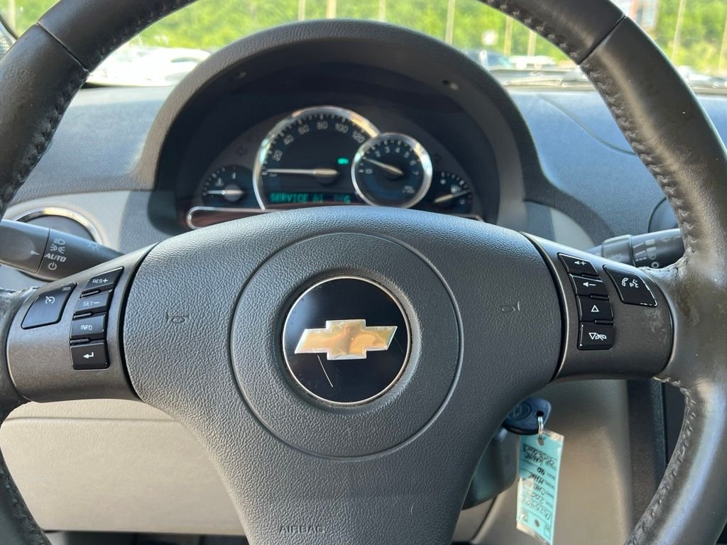 Used 2009 White Chevrolet LT image 20