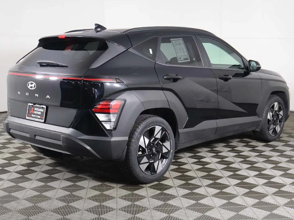 Used 2024 Black Hyundai SEL image 11
