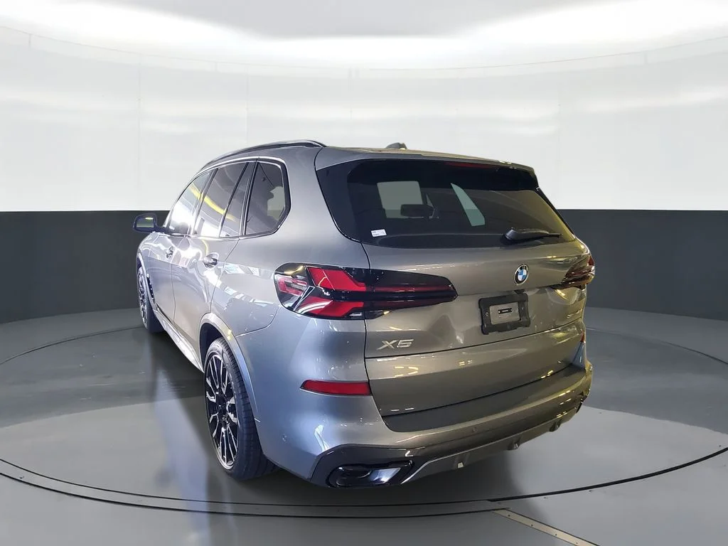 Used 2026 Gray BMW sDrive40i image 4