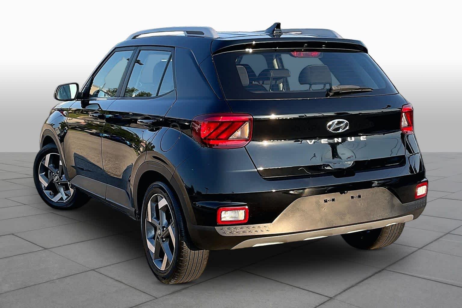 Used 2022 Black Noir Pearl Hyundai SEL image 23