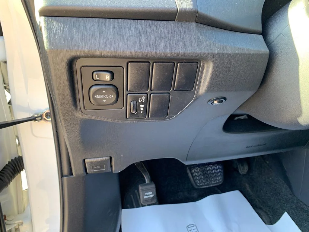 Used 2015 White Toyota Persona Series Special Edition image 31