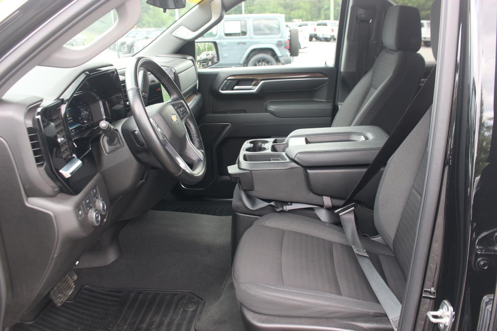 Used 2025 Black Chevrolet LT image 16