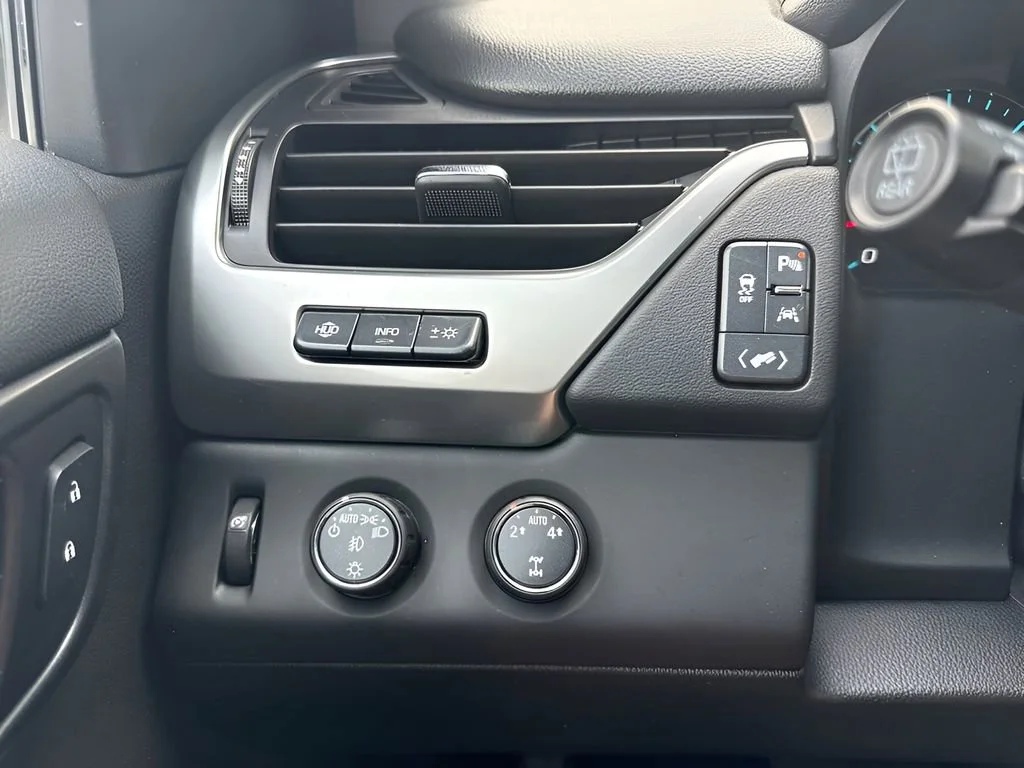 Used 2016 BLACK Chevrolet LTZ image 28