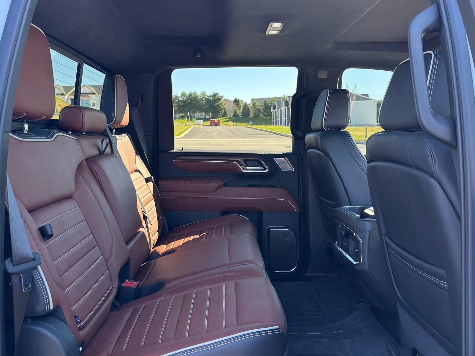 Used 2024 White Frost Tricoat GMC Denali Ultimate image 20