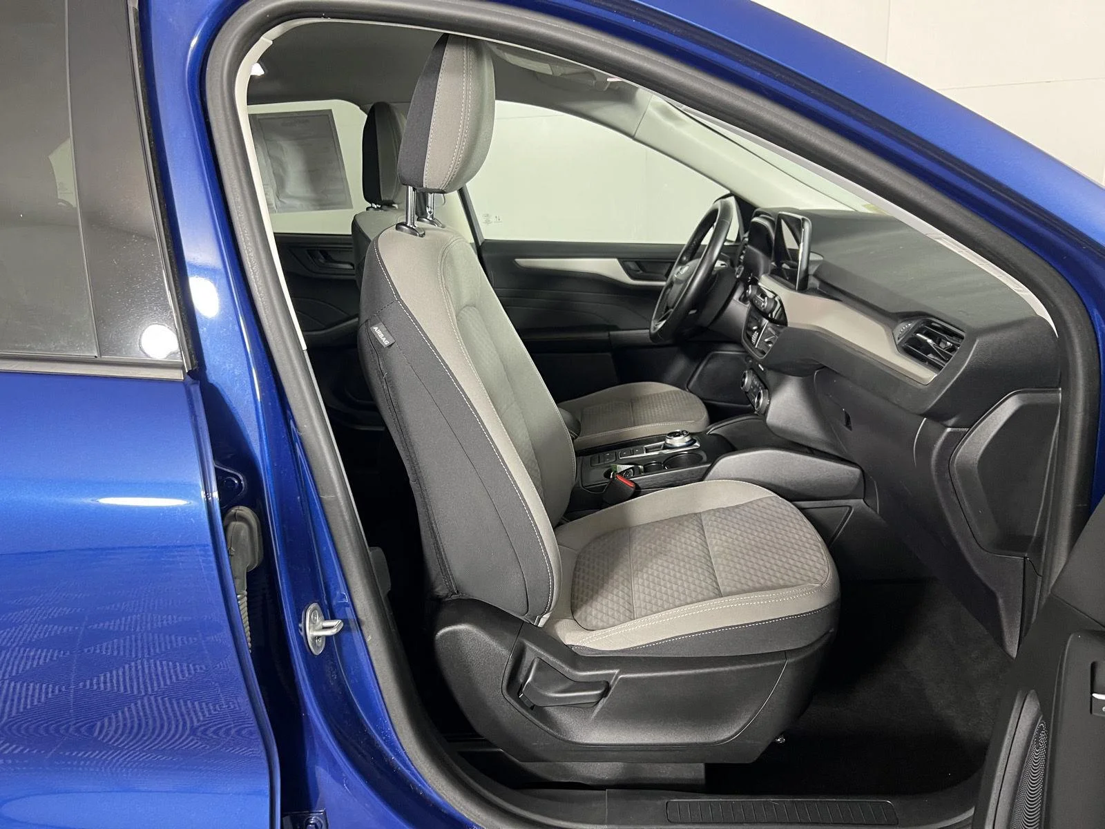 Used 2022 Atlas Blue Ford SE image 10