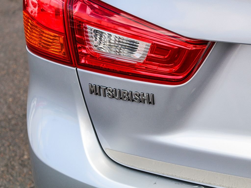 Used 2017  Mitsubishi SEL image 11