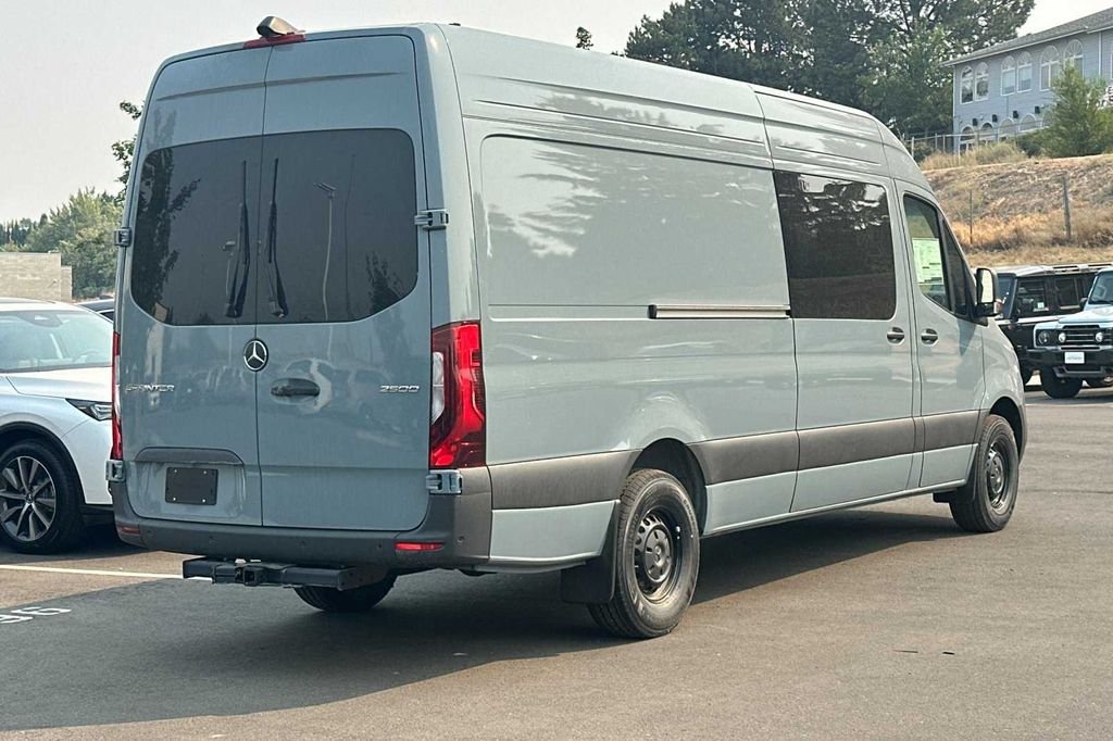 Used 2024 Blue Mercedes-Benz Cargo 170 WB image 5