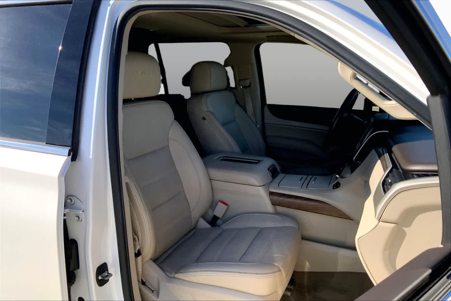 Used 2019 White Frost Tricoat GMC Denali image 9