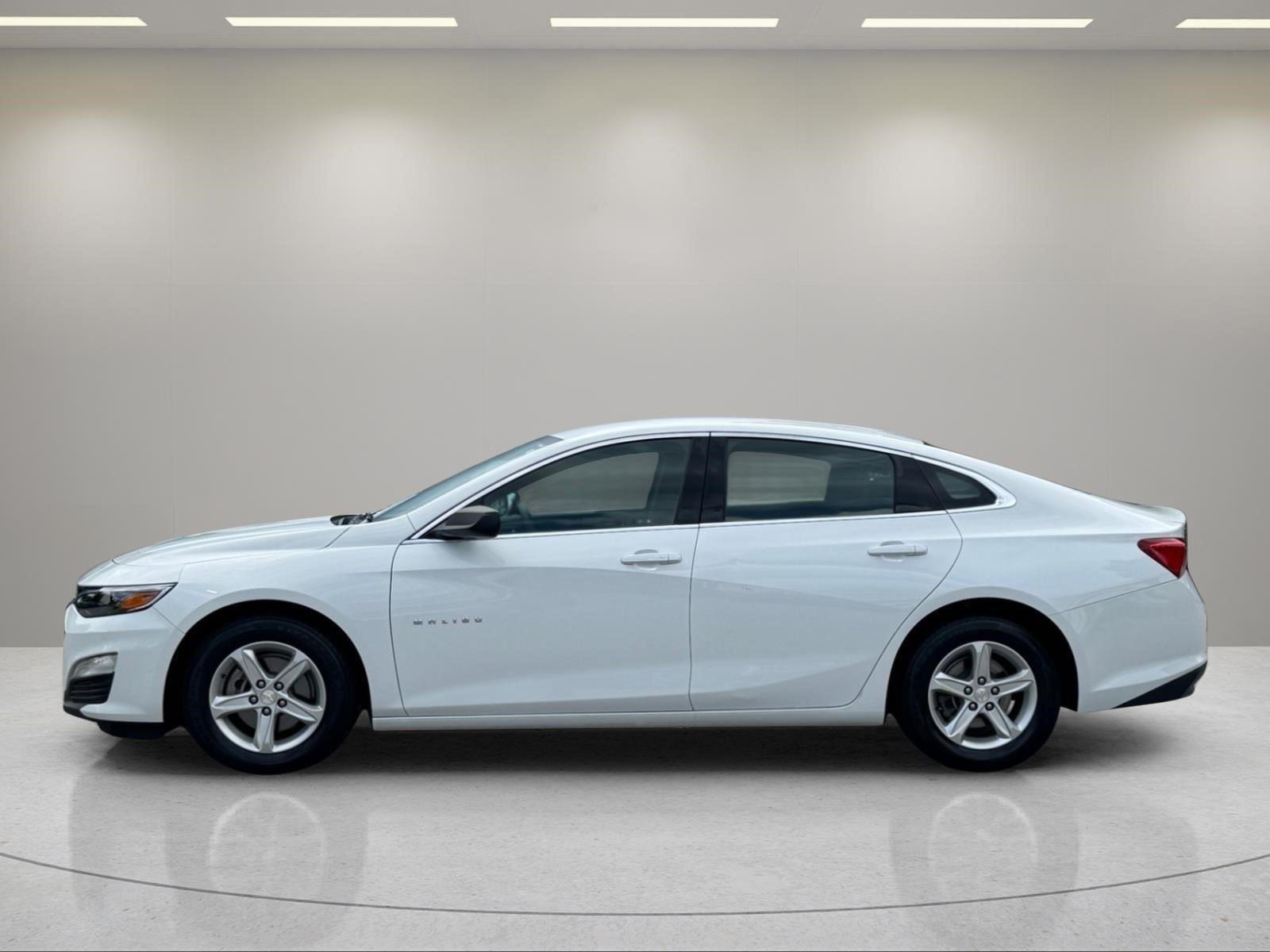 Used 2020 Summit White Chevrolet LS image 2