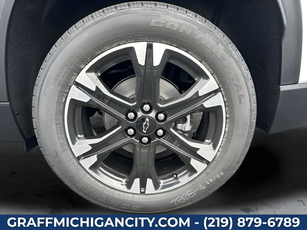 New 2027 Summit White Chevrolet LT image 39