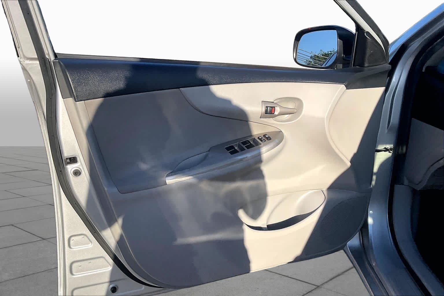 Used 2011 Classic Silver Metallic Toyota LE image 20