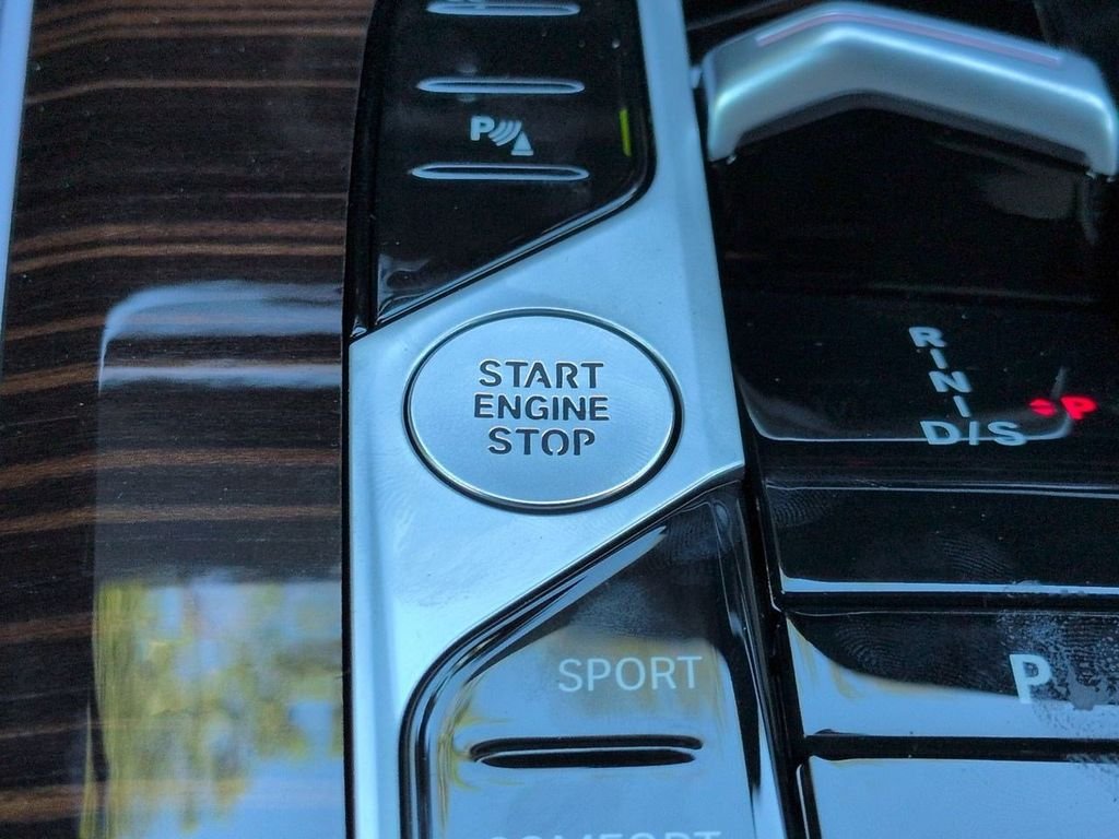 New 2026 White Metallic BMW xDrive40i image 29