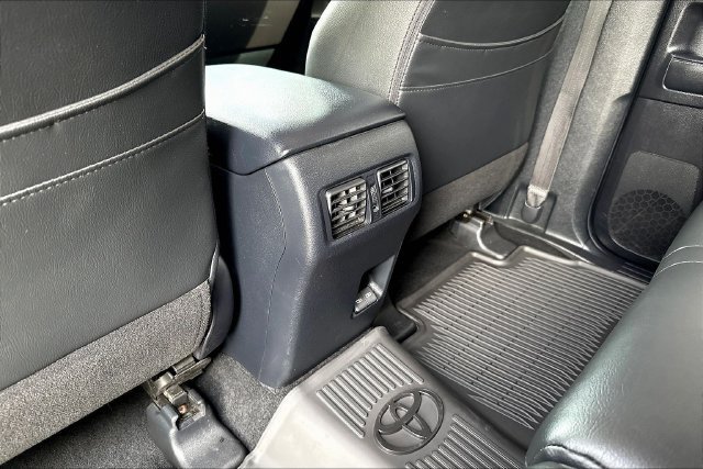 Used 2024  Toyota SR5 image 12