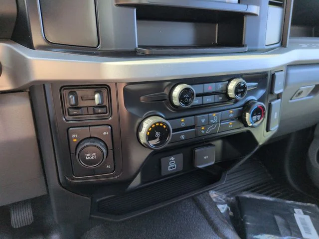 New 2026 Oxford White Ford XL image 17