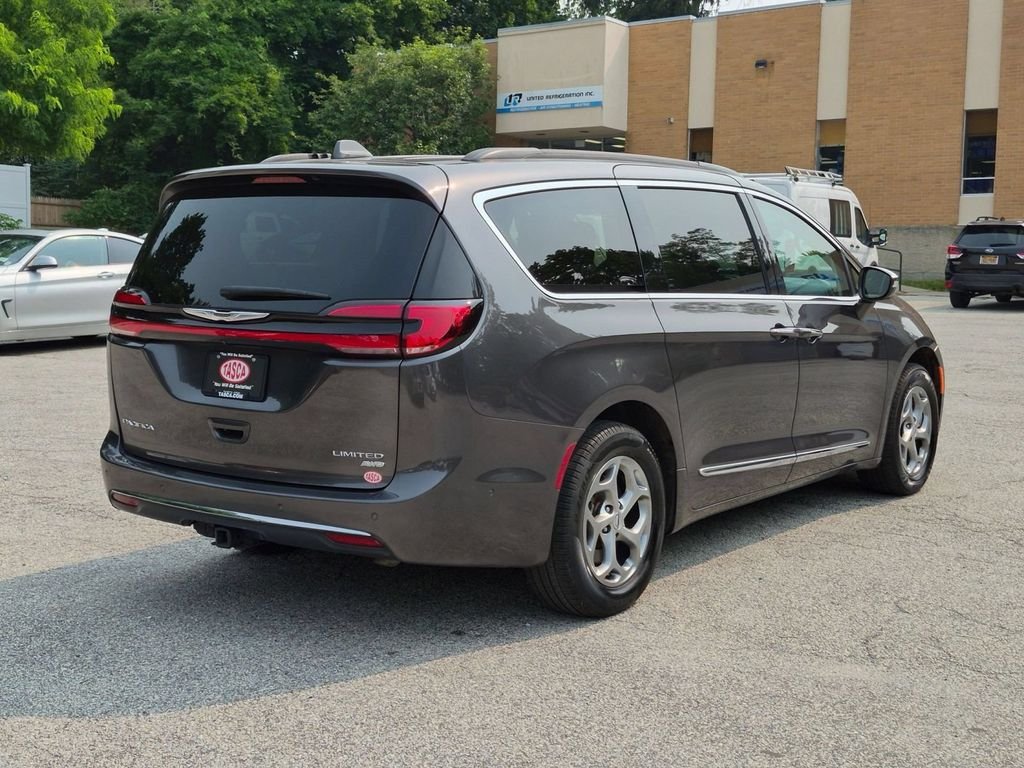 Used 2022 Gray Chrysler Limited image 3