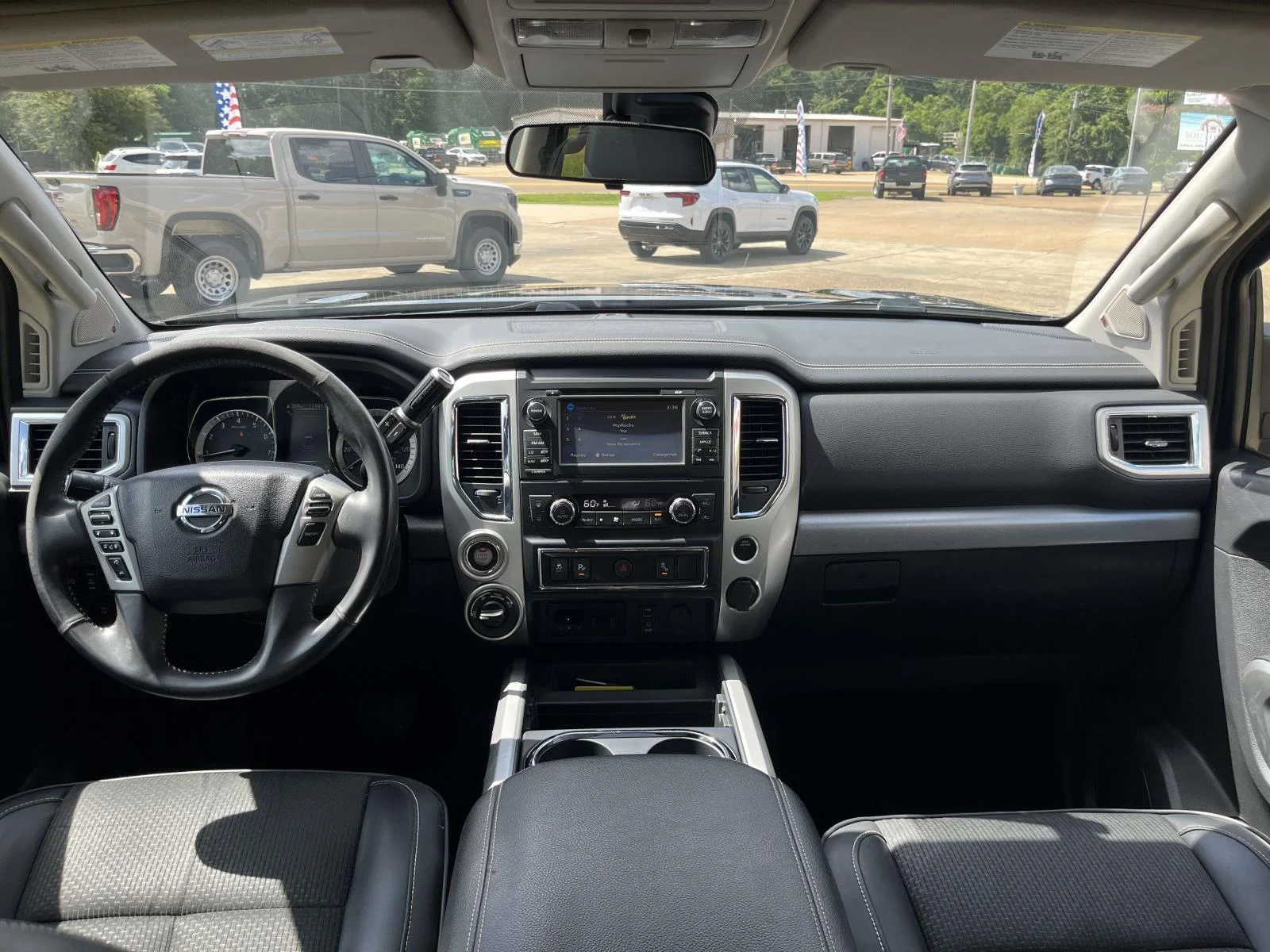 Used 2018 Magnetic Black Nissan 4x4 Crew Cab PRO-4X image 15