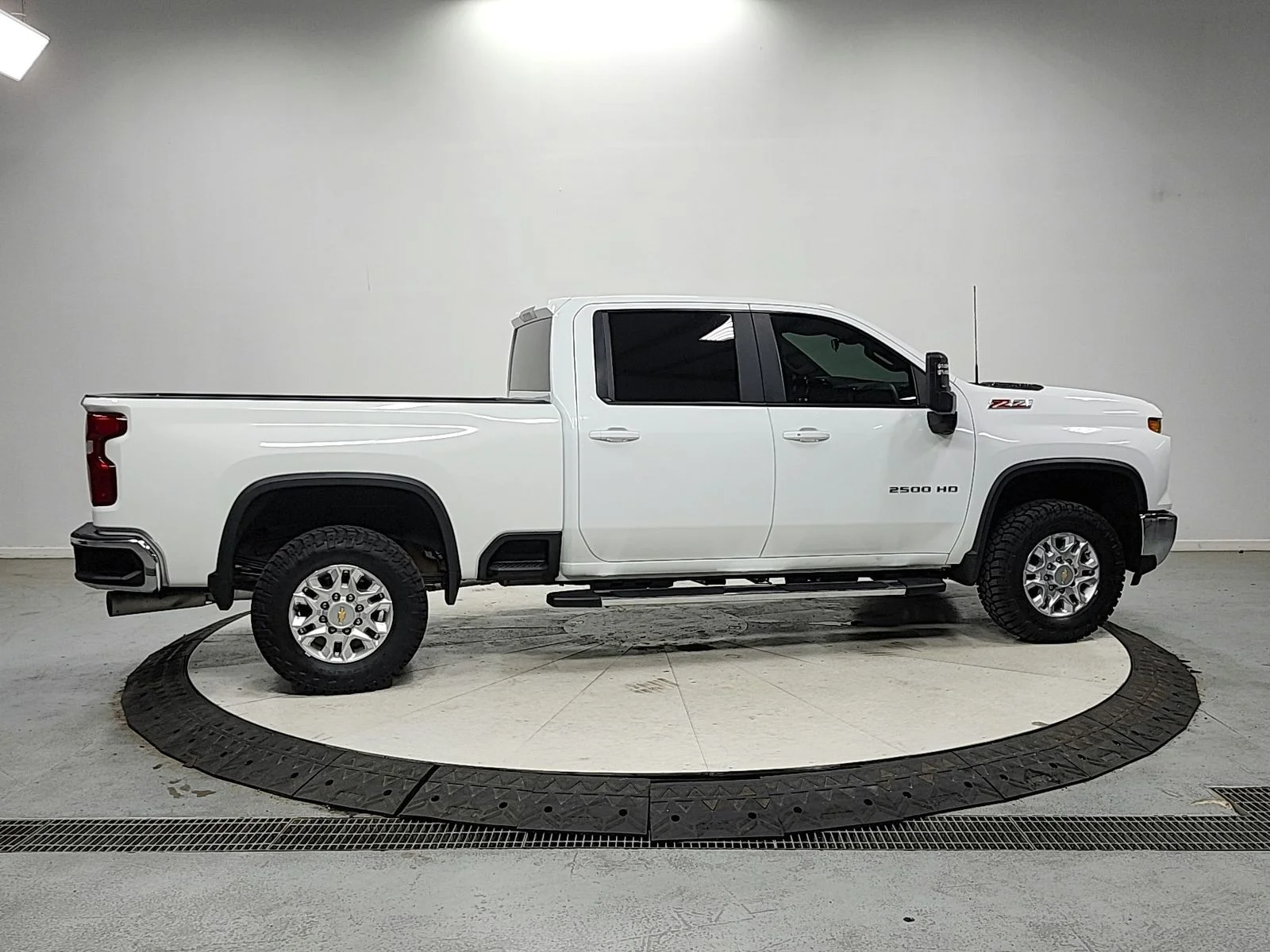Used 2024 White Chevrolet LT image 8
