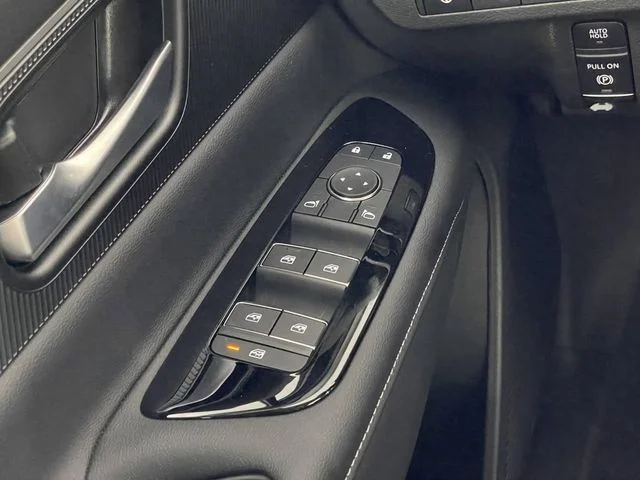 New 2025 Everest White TriCoat Nissan SV image 22