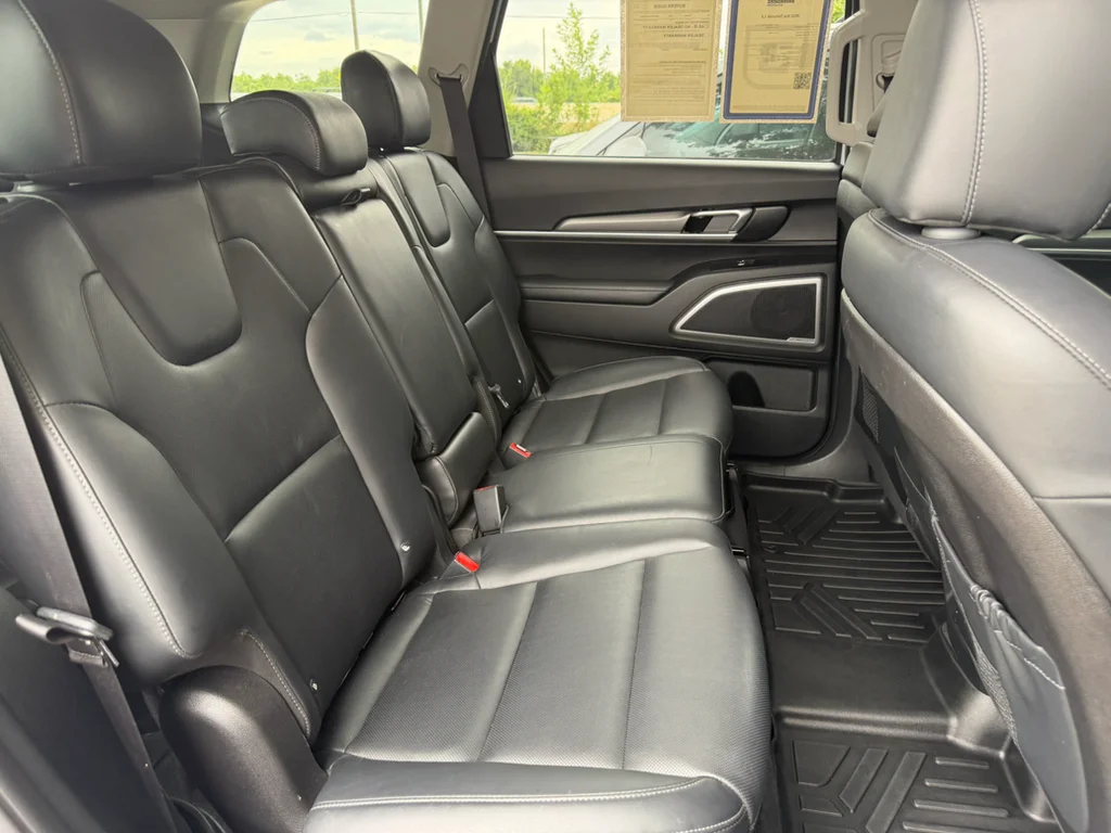 Used 2022 Glacial White Pearl Kia LX image 30