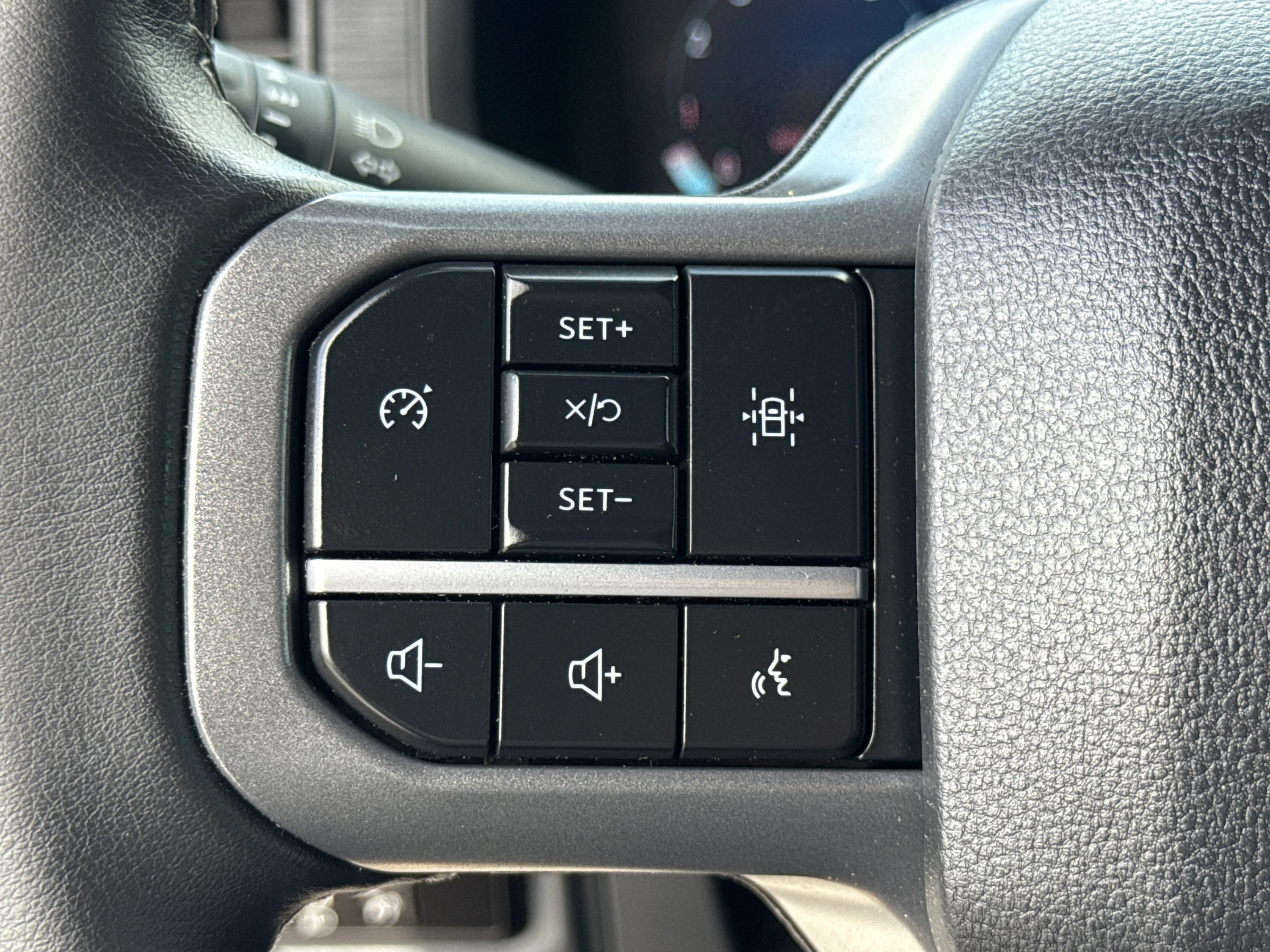 Used 2026 Avalanche Ford XLT image 37