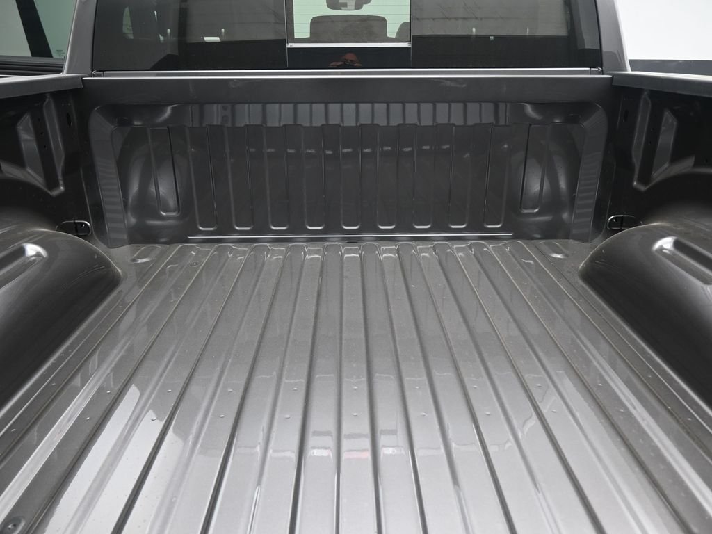 New 2026 Granite Crystal Metallic Clear-Coat Exterior Paint RAM Laramie image 25