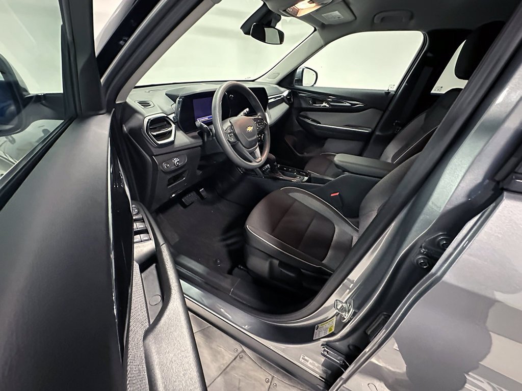 Used 2024 Gray Chevrolet LT image 18