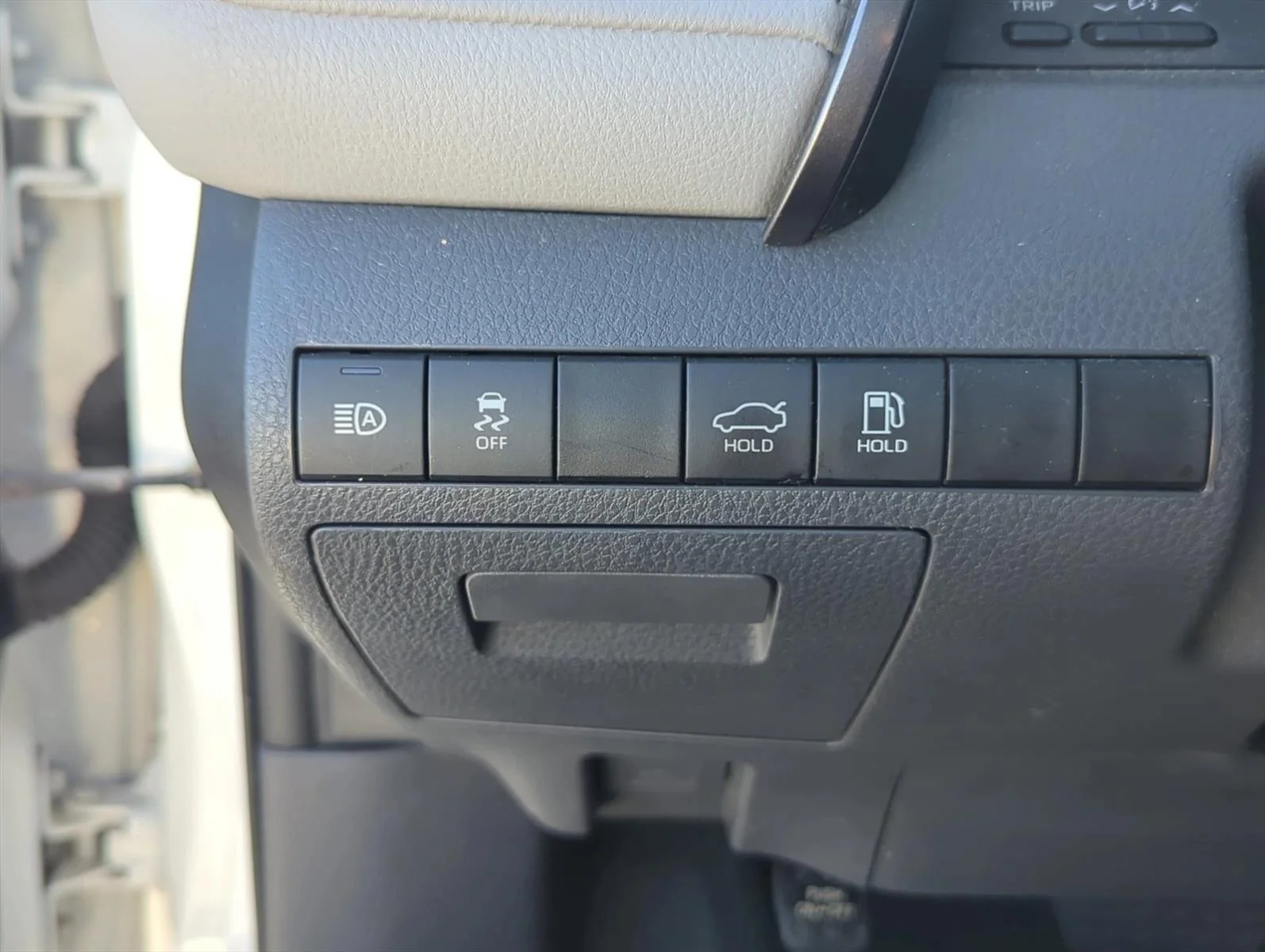 Used 2022 White Toyota LE image 13