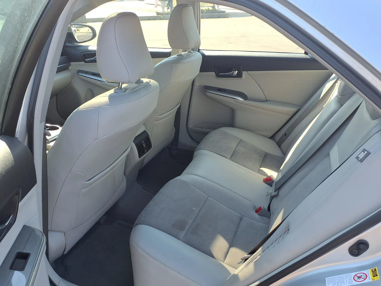 Used 2013 Classic Silver Metallic Toyota XLE image 22