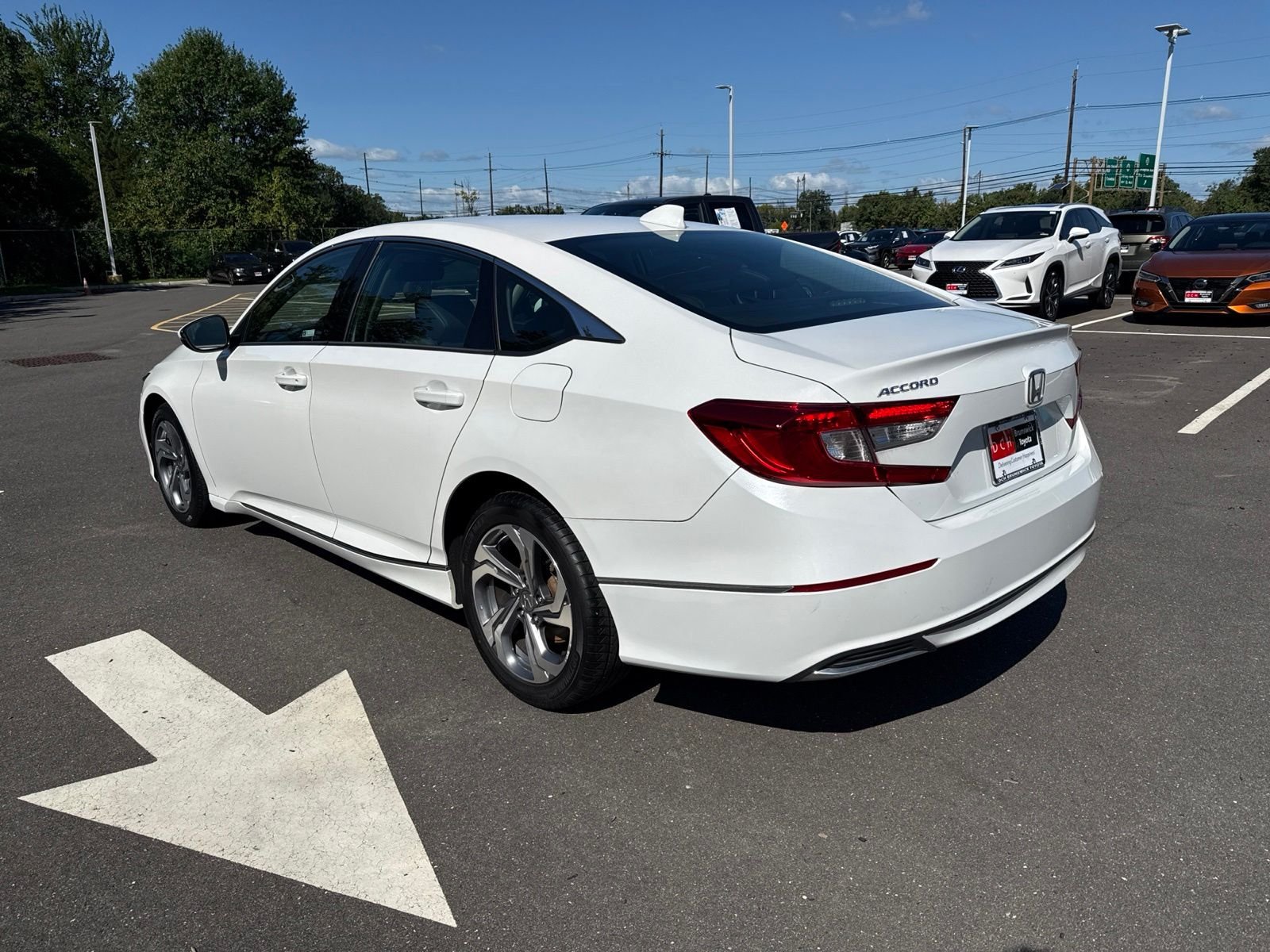 Used 2018 White Honda EX-L image 8