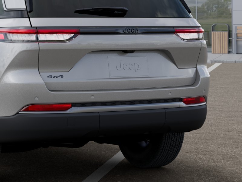 New 2026 Silver Zynith Exterior Paint Jeep Laredo Altitude image 26