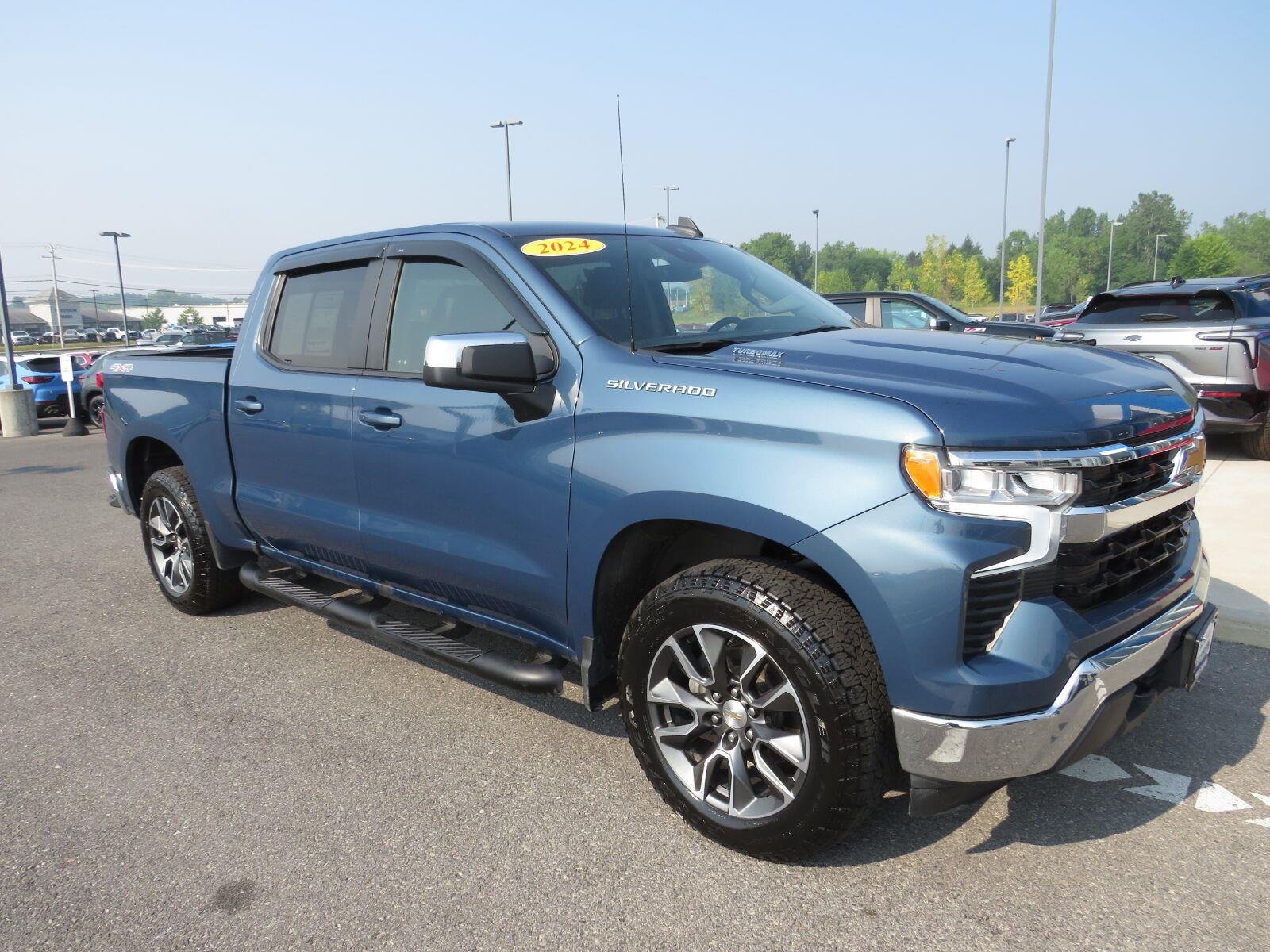 Used 2024 Lakeshore Blue Metallic Chevrolet LT image 5