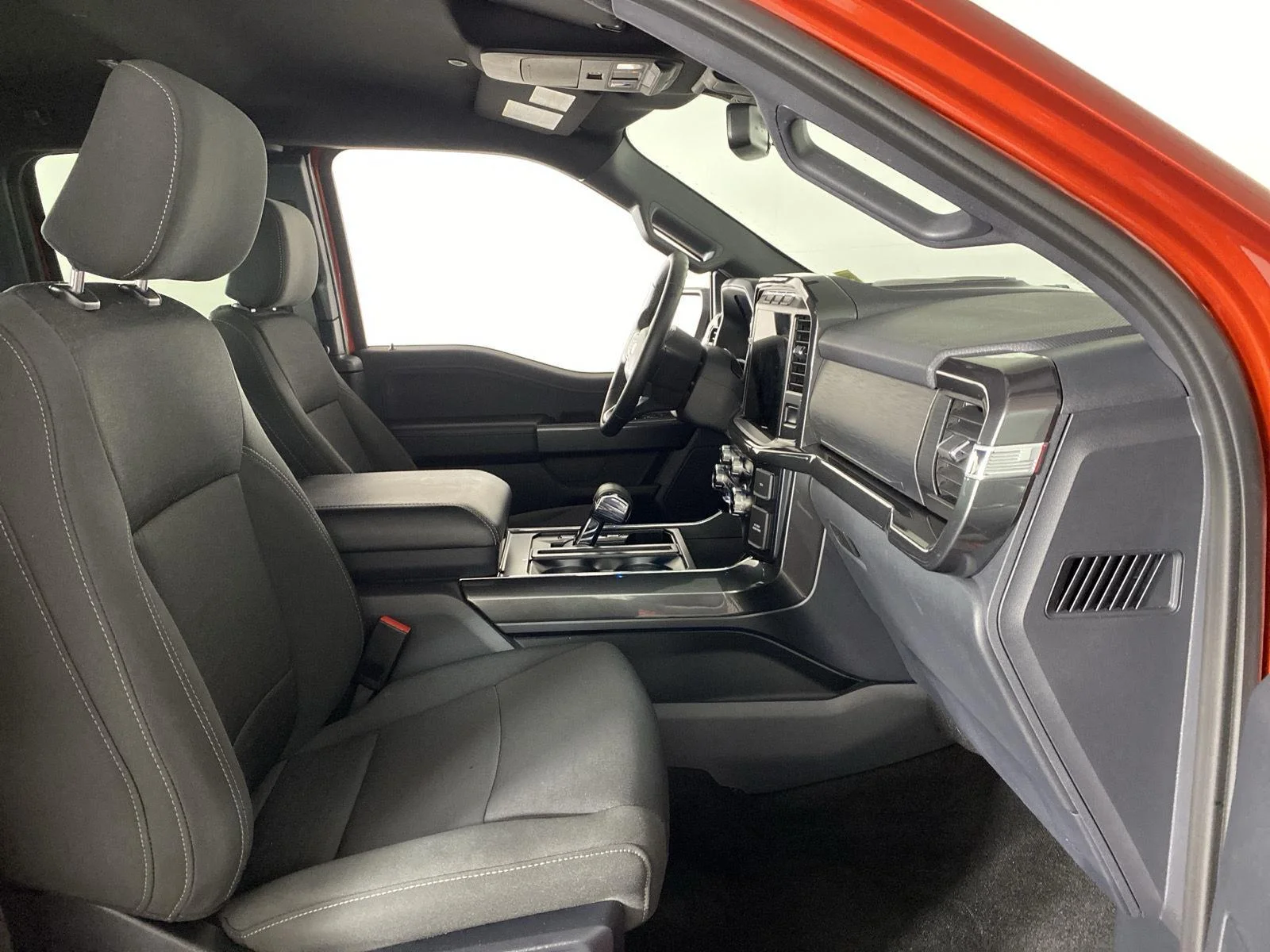 Used 2023 Hot Pepper Red Tinted Clearcoat Ford XLT image 27