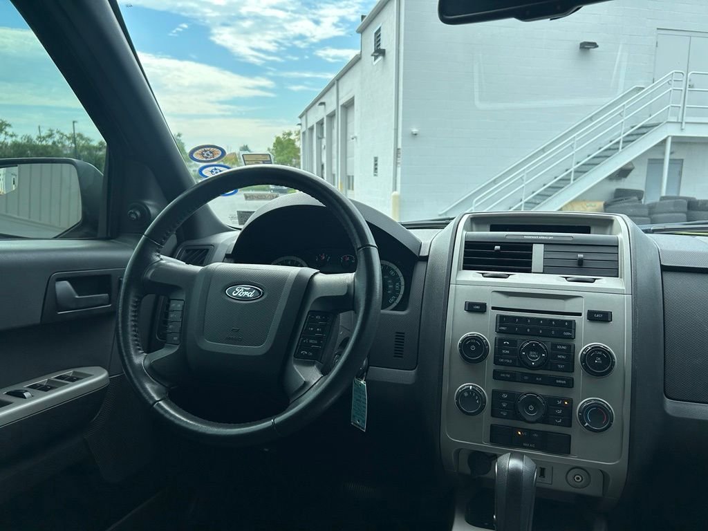 Used 2011 Lime Squeeze Metallic Ford XLT image 24