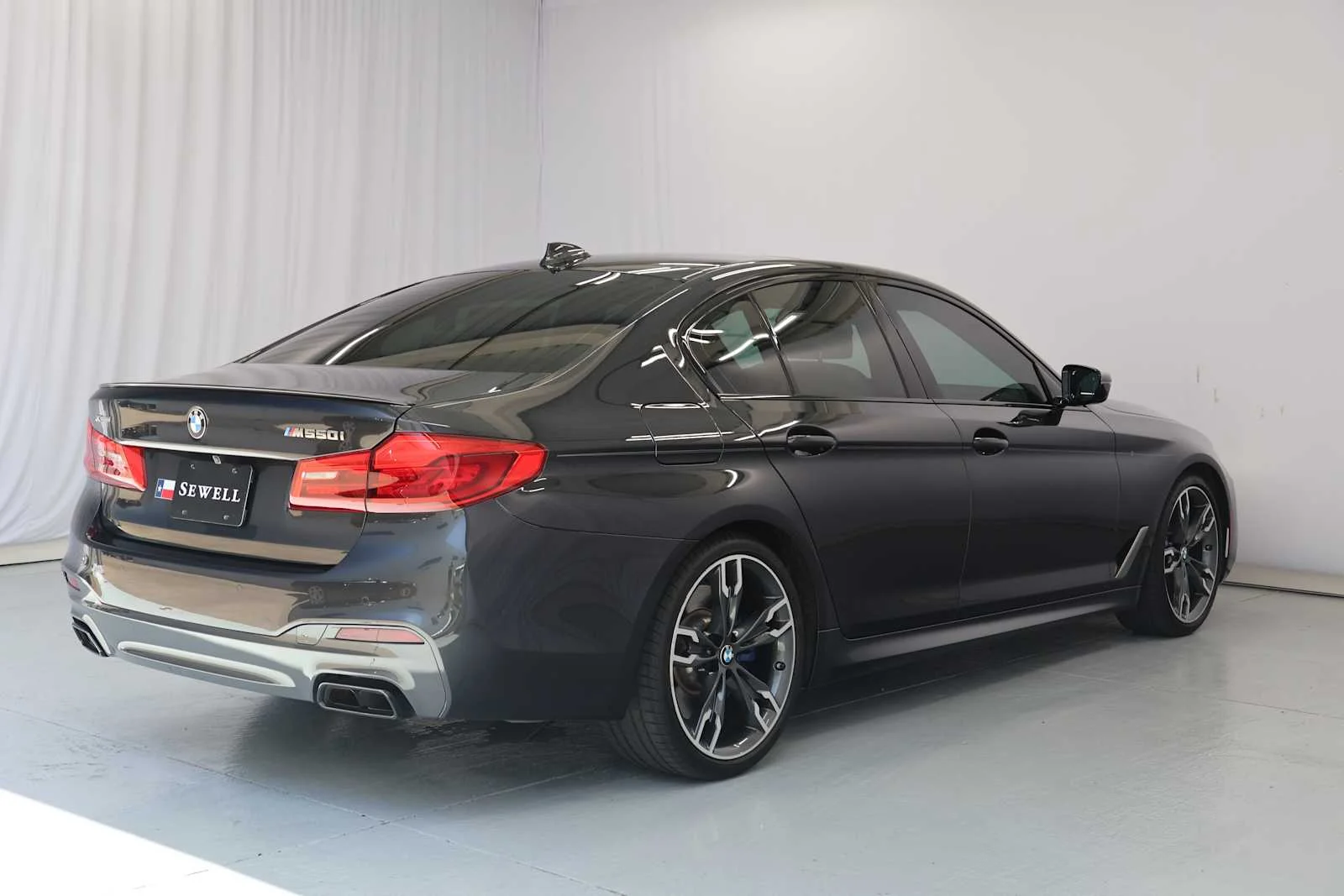 Used 2020 Dark Graphite Metallic BMW M550i xDrive image 9