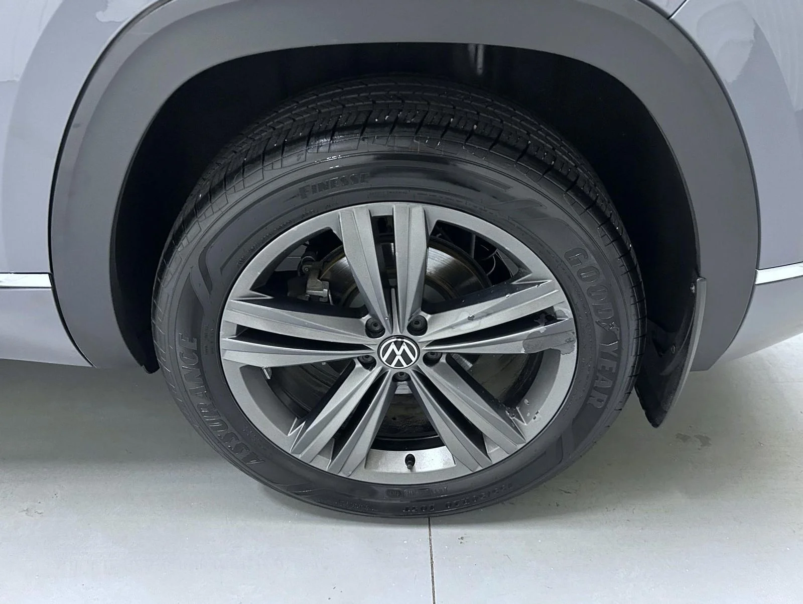 Used 2022 Gray Volkswagen 3.6L V6 SEL R-Line image 22